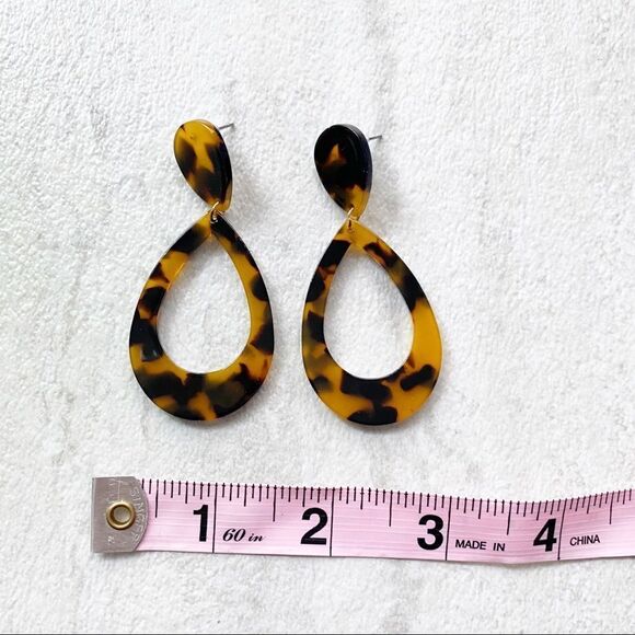 Tortoise Acrylic Earrings - Picture 5 of 7
